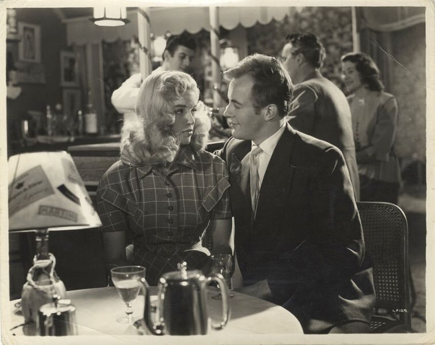 Ruby meets Jeff at the club in Man Bait.